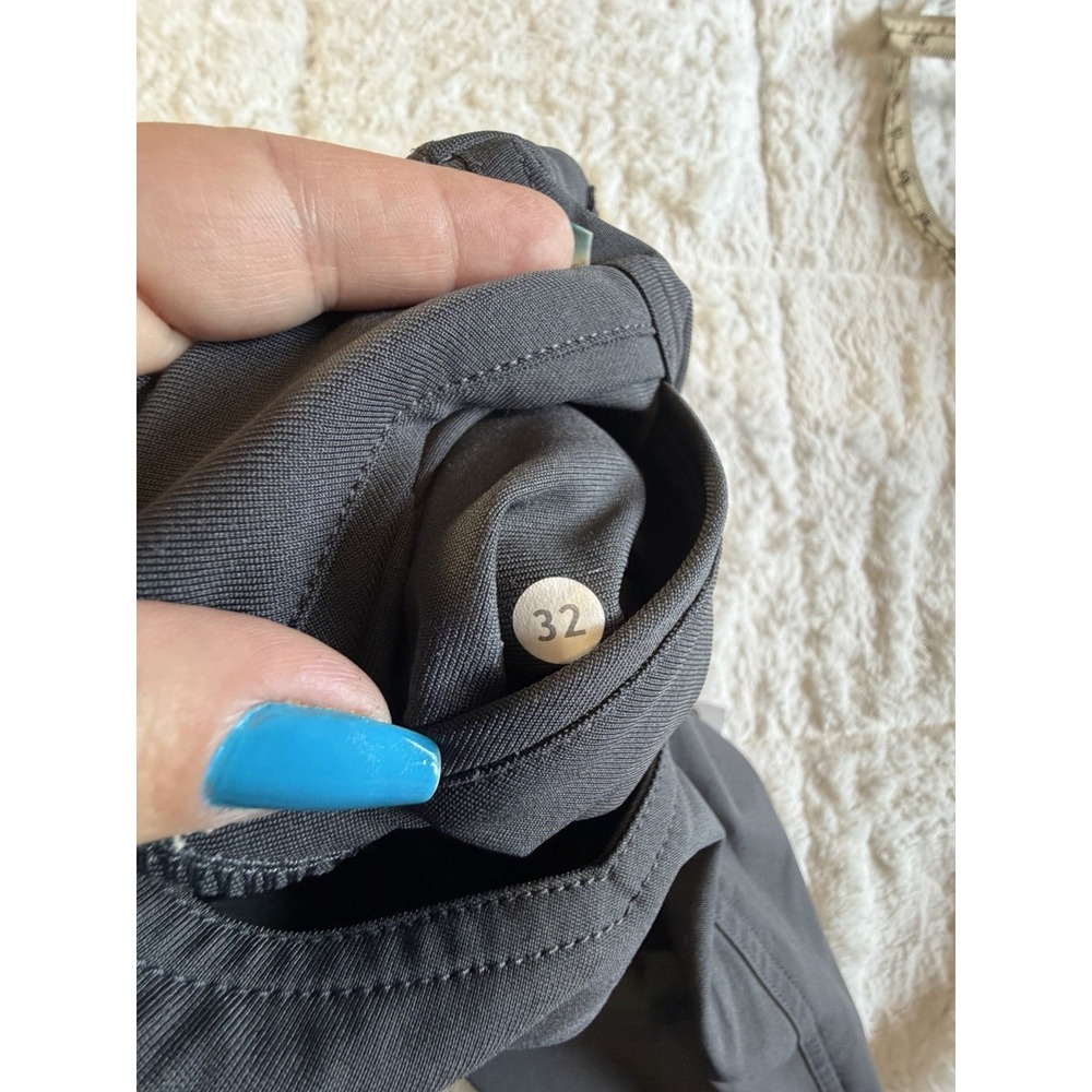 Lululemon Charcoal Grey Shorts Five Pockets Stretch Comfortable 32 Inseam 10" - Picture 5 of 6